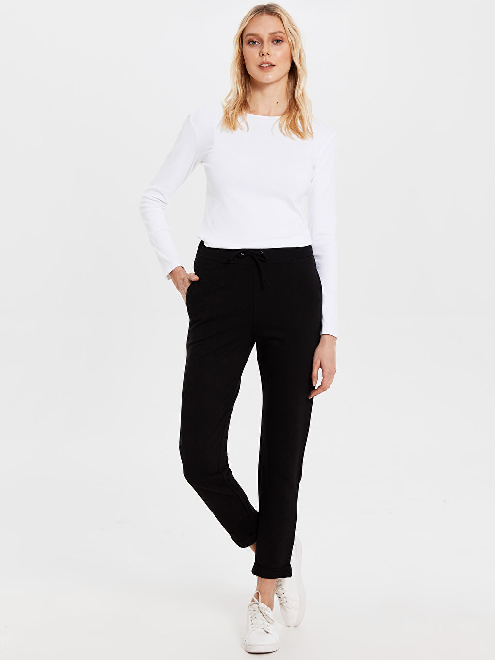 Siyah Beli Lastikli Düz Cep Detaylı Kadın Eşofman Altı-1