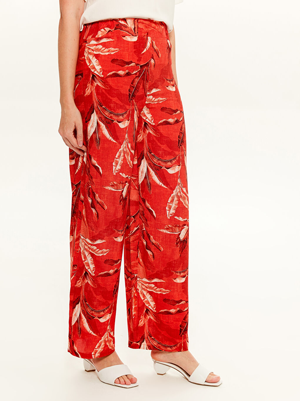 LCWAIKIKI Classic Elastic Waist Figured Palazzo Pants -0S1635Z8-LTQ
