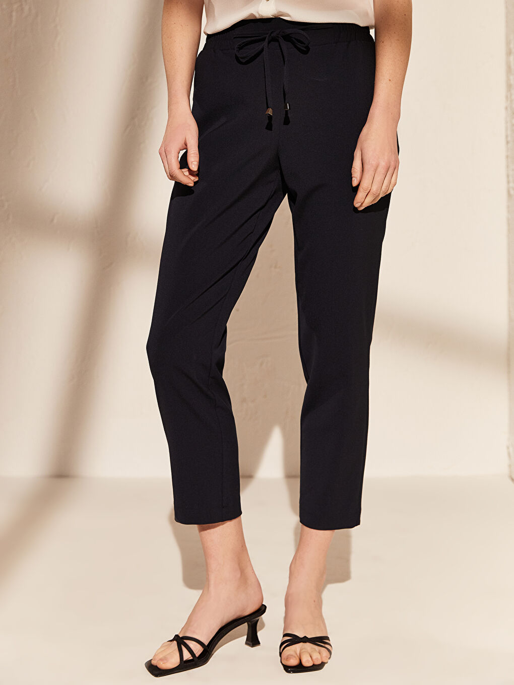 Carrot Wrist Length Women's Pants-2