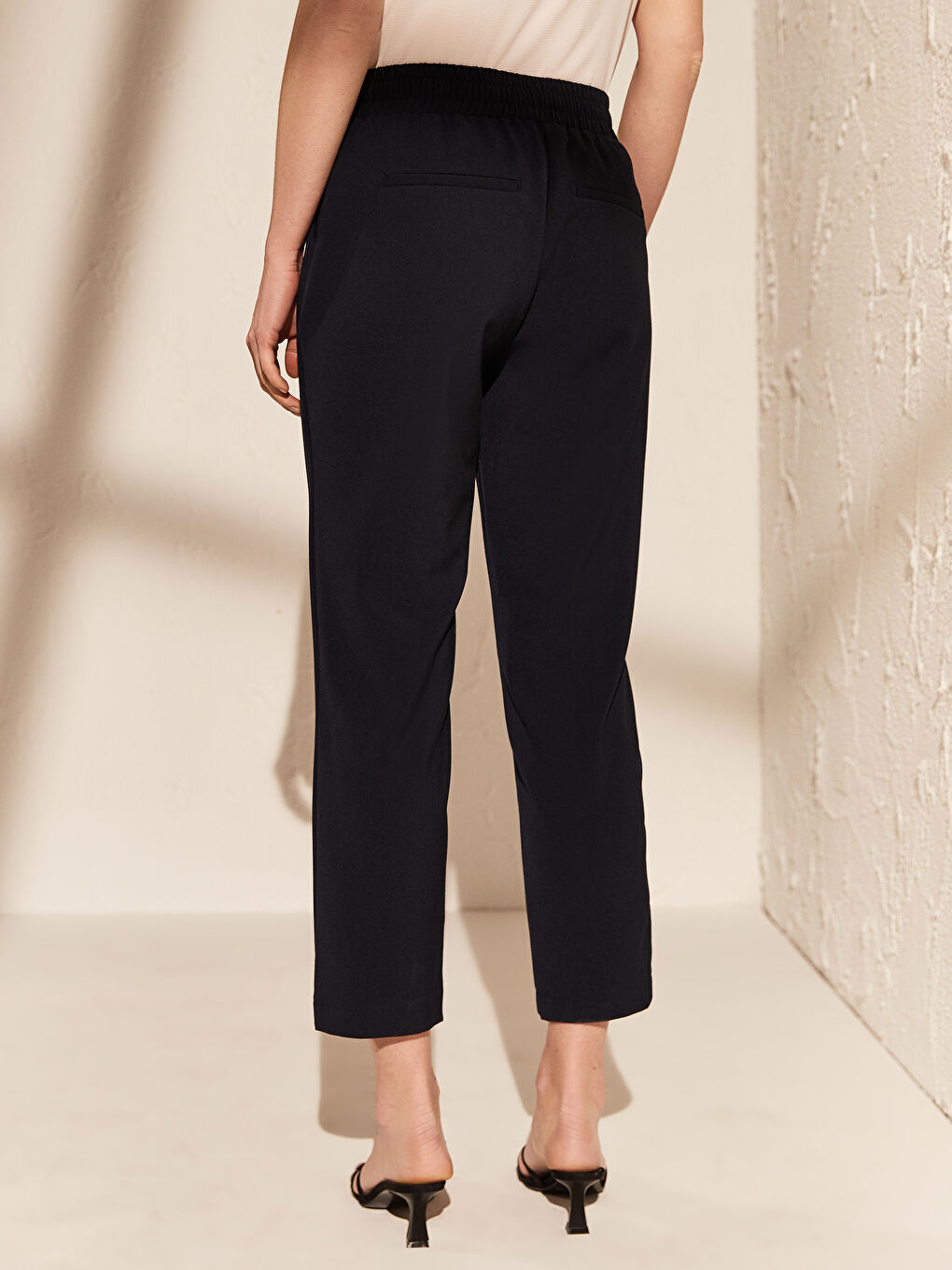 Carrot Wrist Length Women's Pants-3