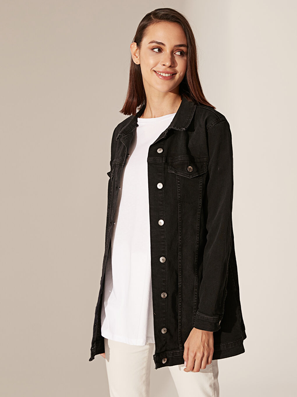 سترة جينز نسائية كم طويل بتفاصيل أزرار-1