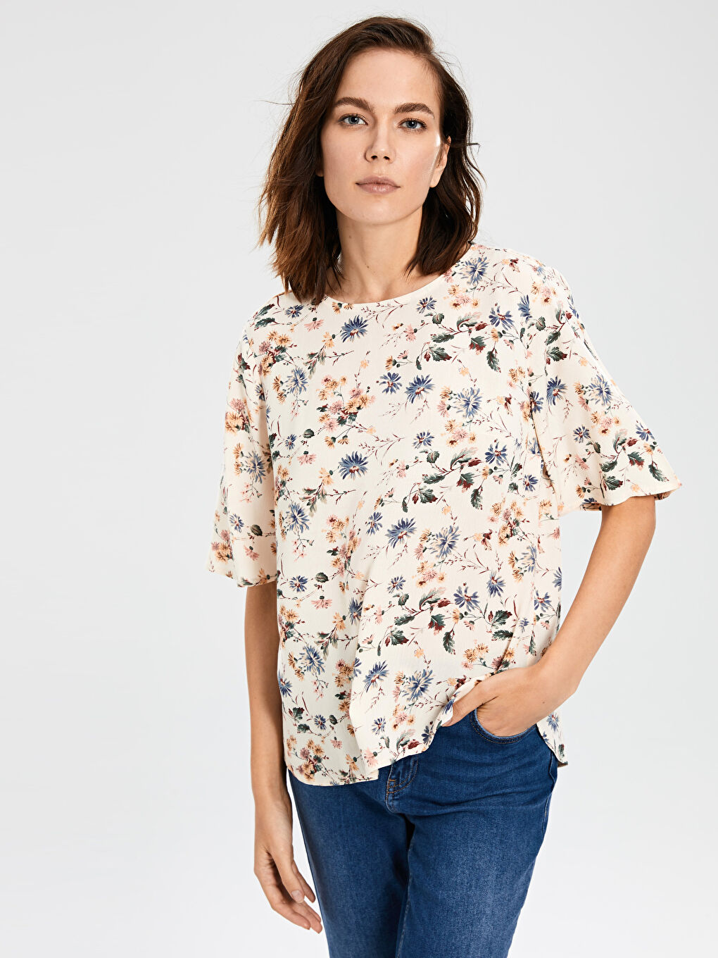 Блузка для жінок зі звичайним кроєм і коротким рукавом