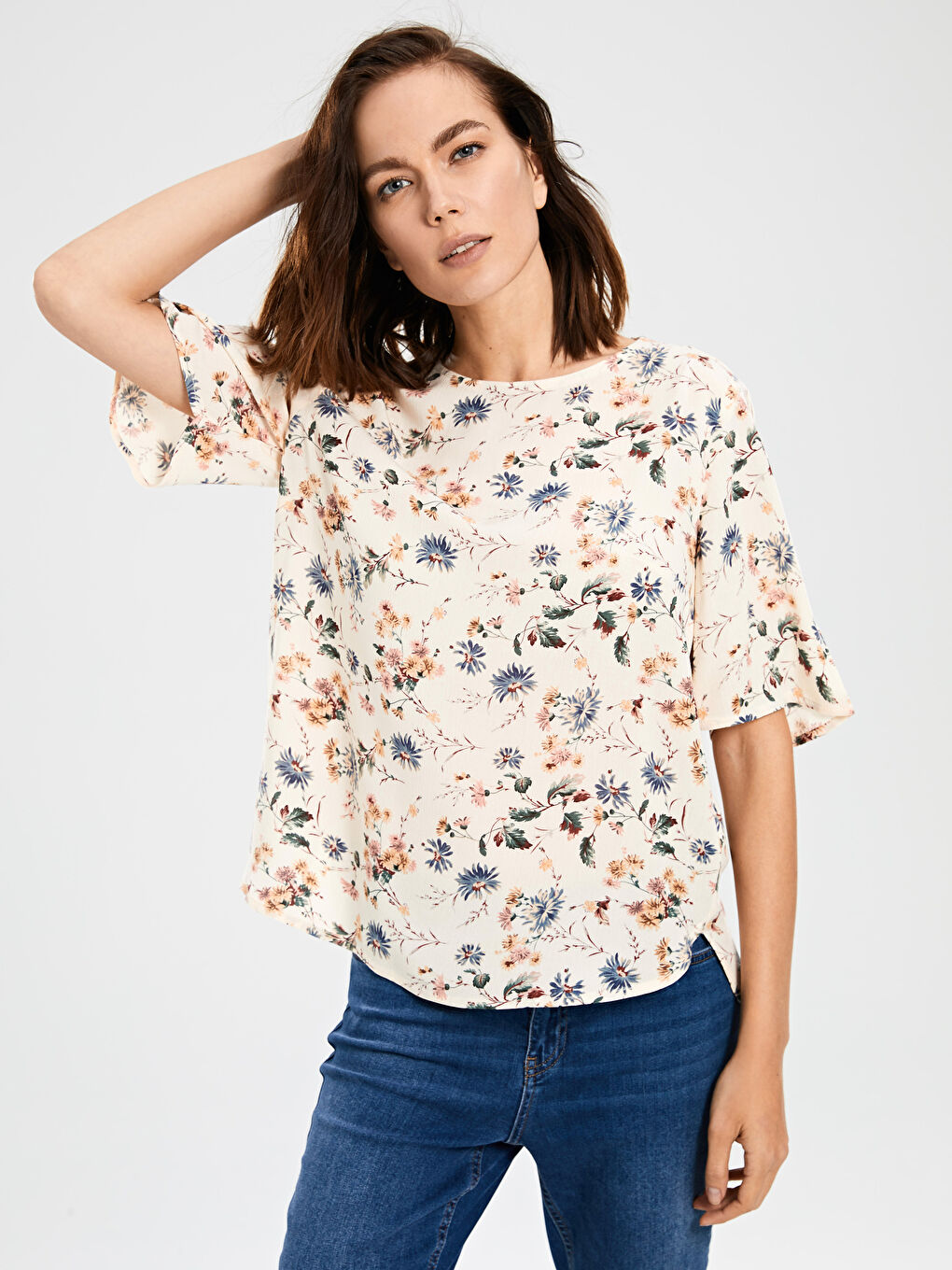 Блузка для жінок зі звичайним кроєм і коротким рукавом-1