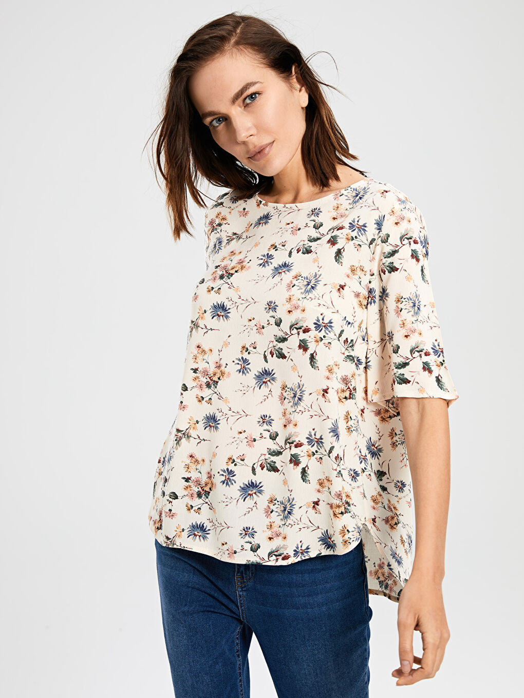 Блузка для жінок зі звичайним кроєм і коротким рукавом-2