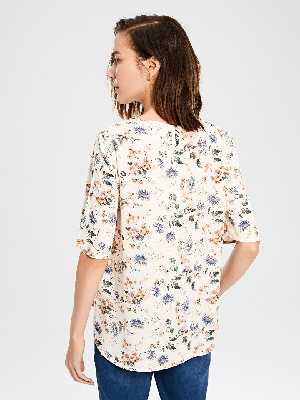 Блузка для жінок зі звичайним кроєм і коротким рукавом-3