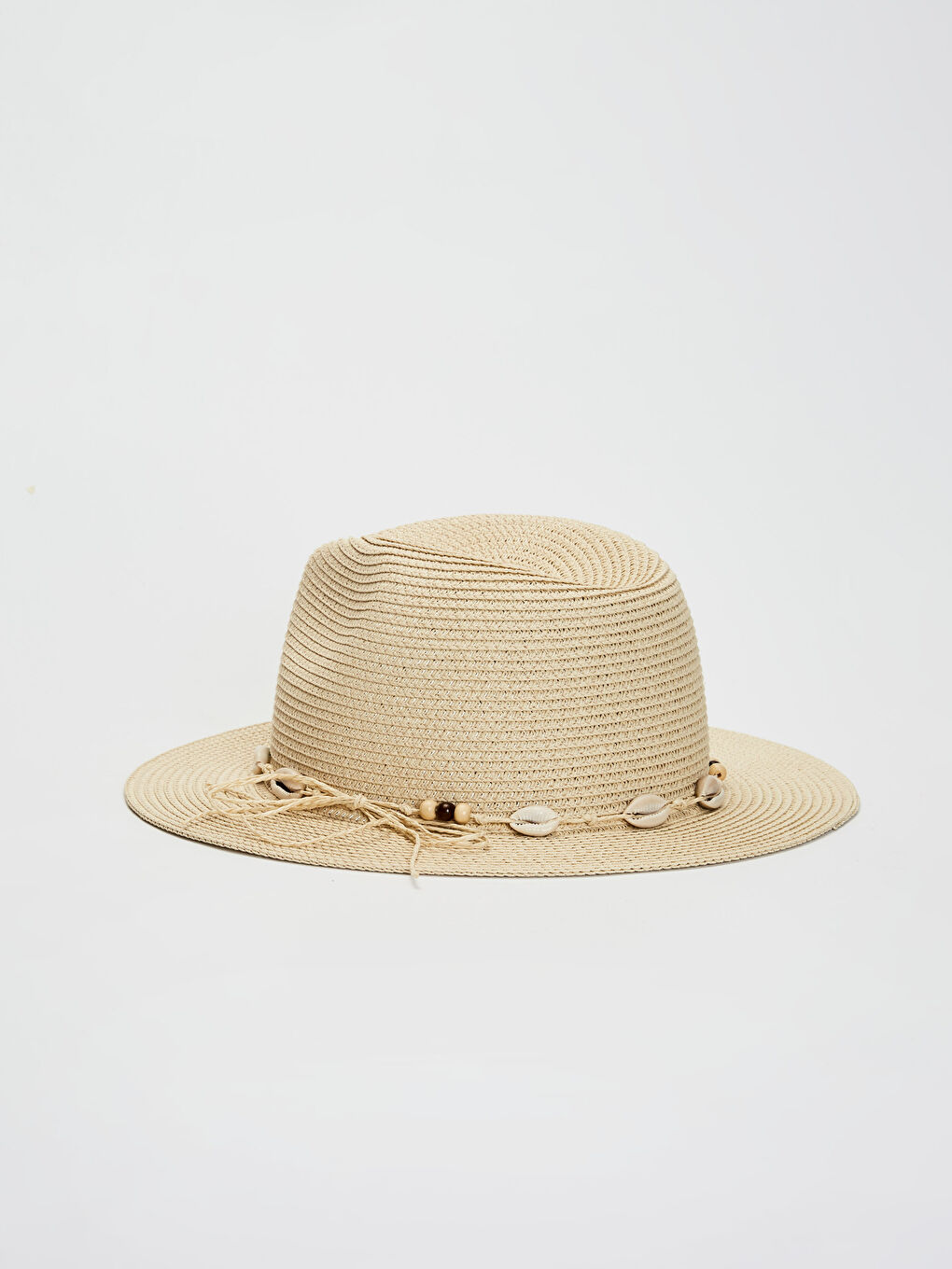 قبعة قش للسيدات بتفاصيل صدف البحر