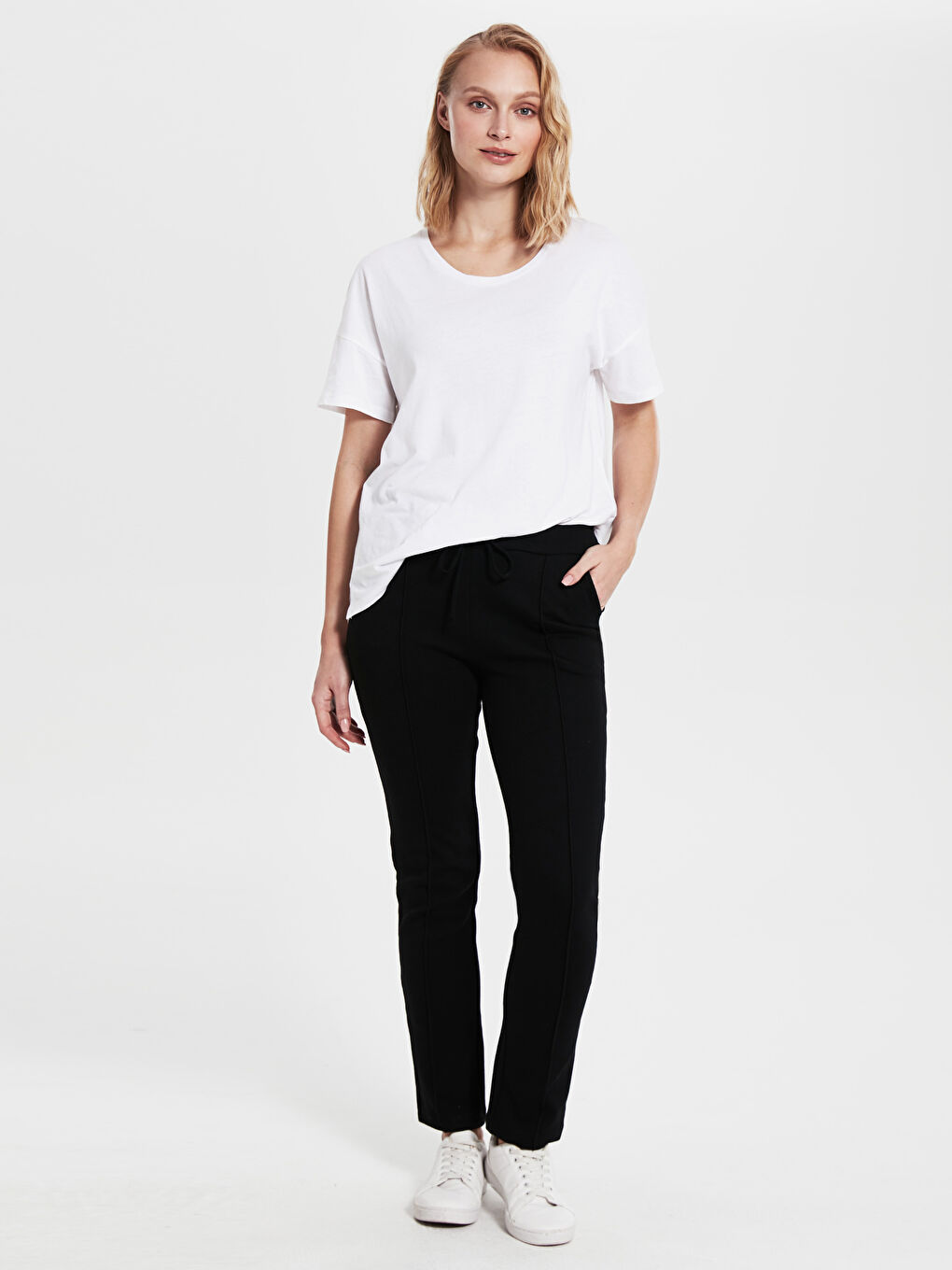 Siyah Standart Fit Kadın Eşofman Altı-1