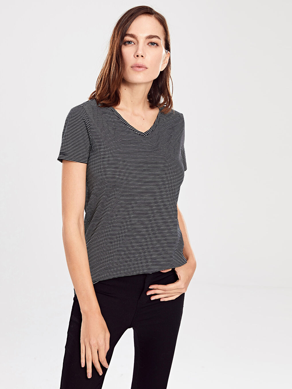 Смугасті футболки з V-подібним вирізом і коротким рукавом-1