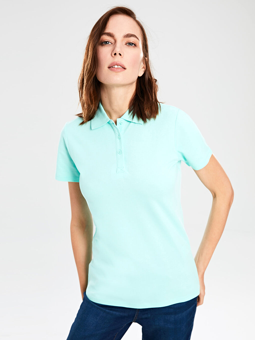 تيشيرت نسائي قطن بياقة بولو وأكمام قصيرة وقصة مستقيمة