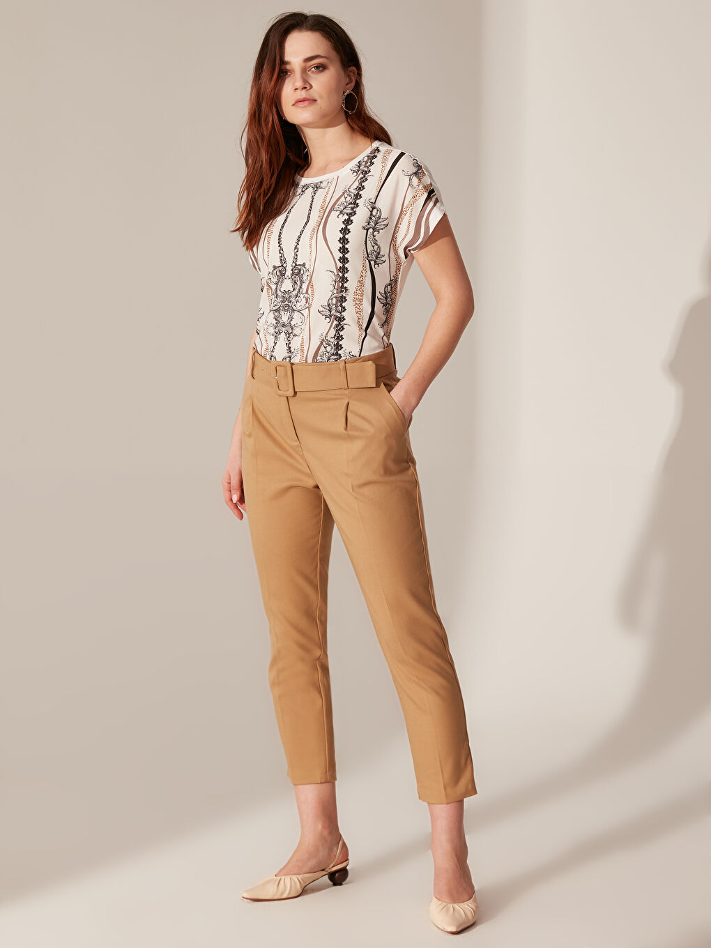 Bej Bisiklet Yaka Kısa Kollu Kadın Tişört-4