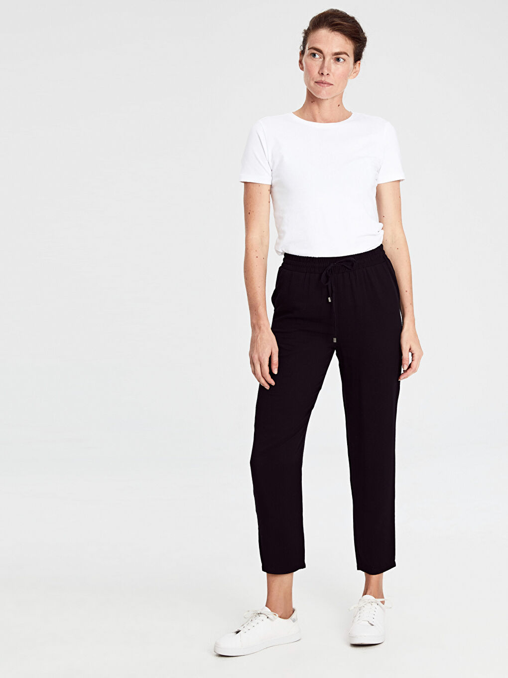 Women's Carrot Fit Plain Trousers-1