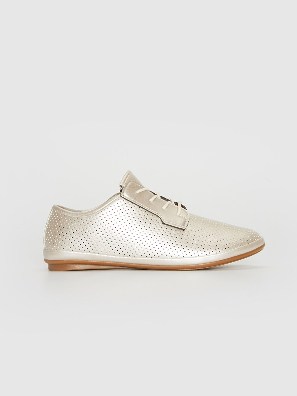 Bej Bağcıklı Deri Görünümlü Kadın Klasik Ayakkabı