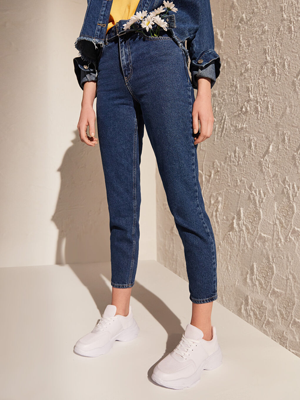 Beyaz Kalın Tabanlı File Detaylı Kadın Spor Ayakkabı