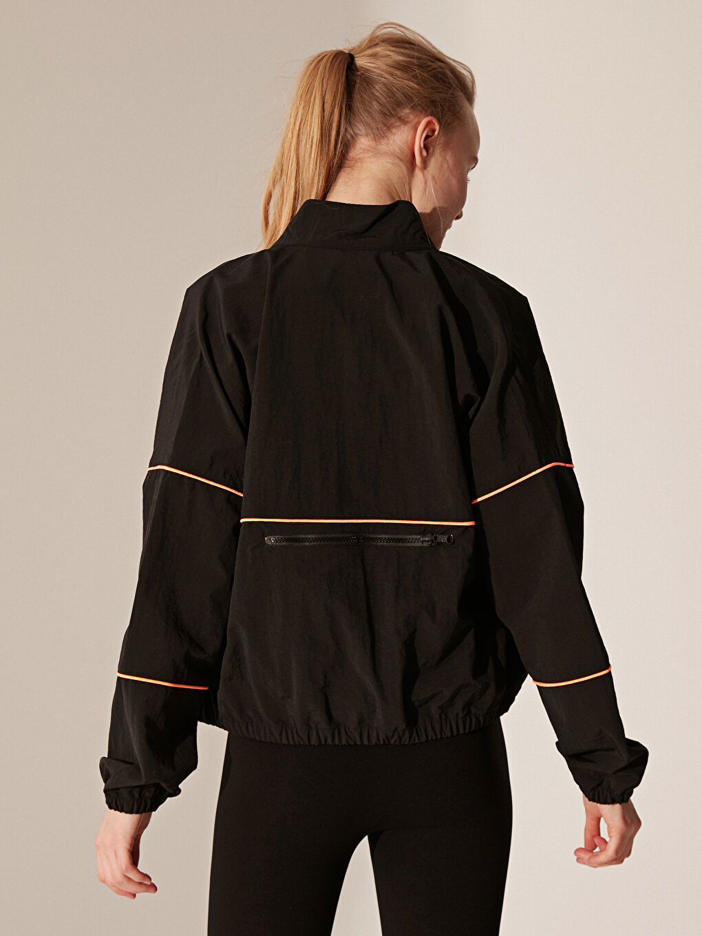 Siyah Çanta Olabilen Dik Yaka İnce Yağmurluk-3