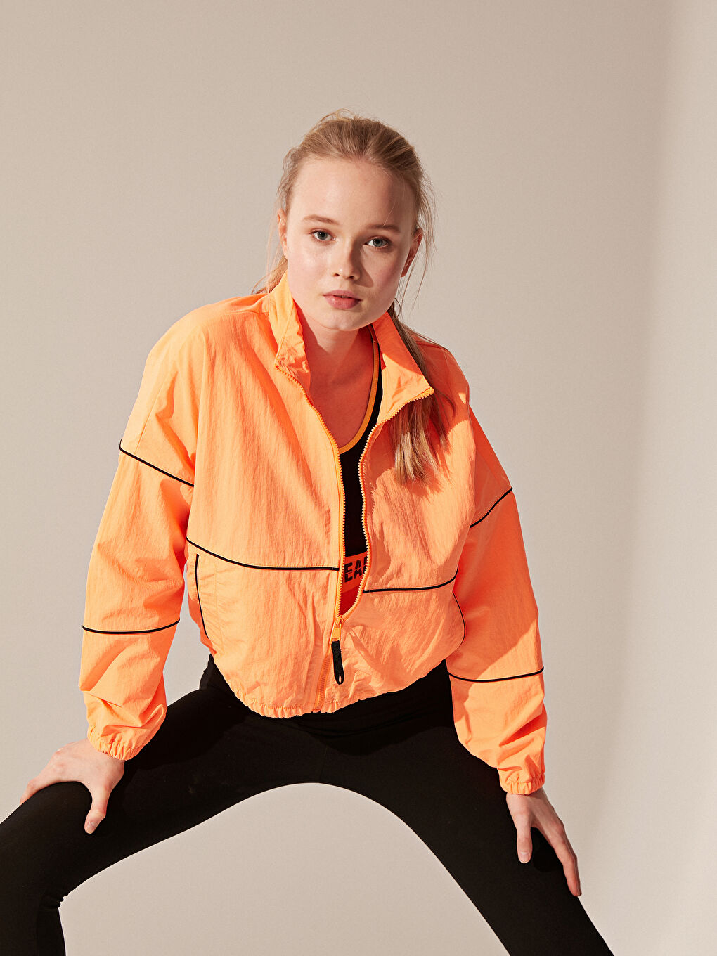 Turuncu Çanta Olabilen Dik Yaka İnce Yağmurluk