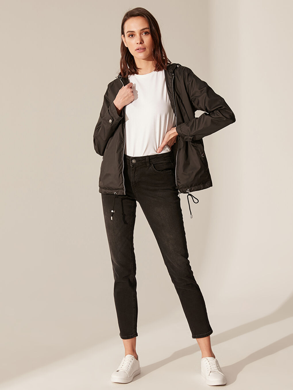 Siyah Kapüşonlu İnce Yağmurluk-5