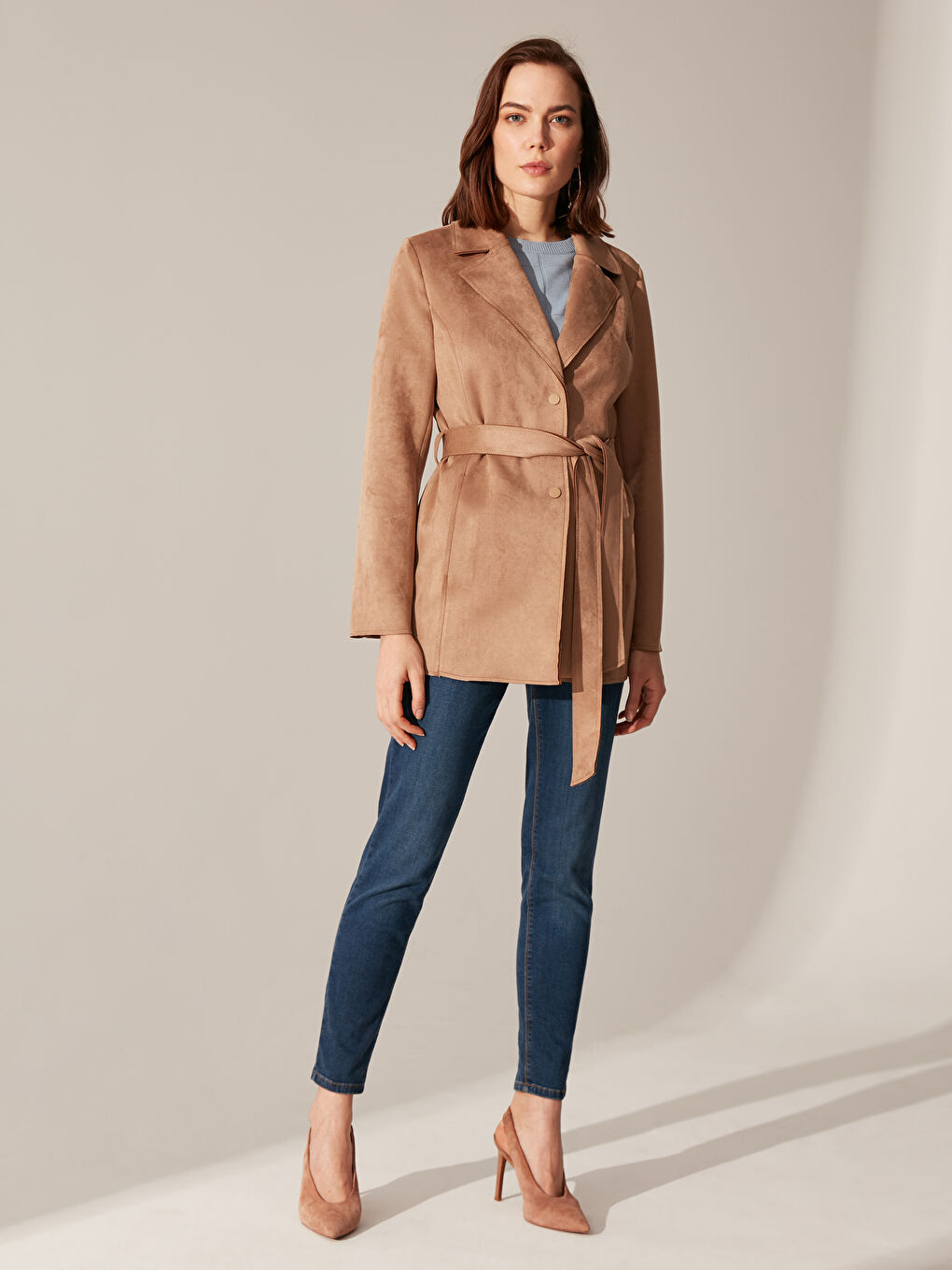 Bej Gömlek Yaka Uzun Kollu Süet Kadın Deri Görünümlü Mont-3