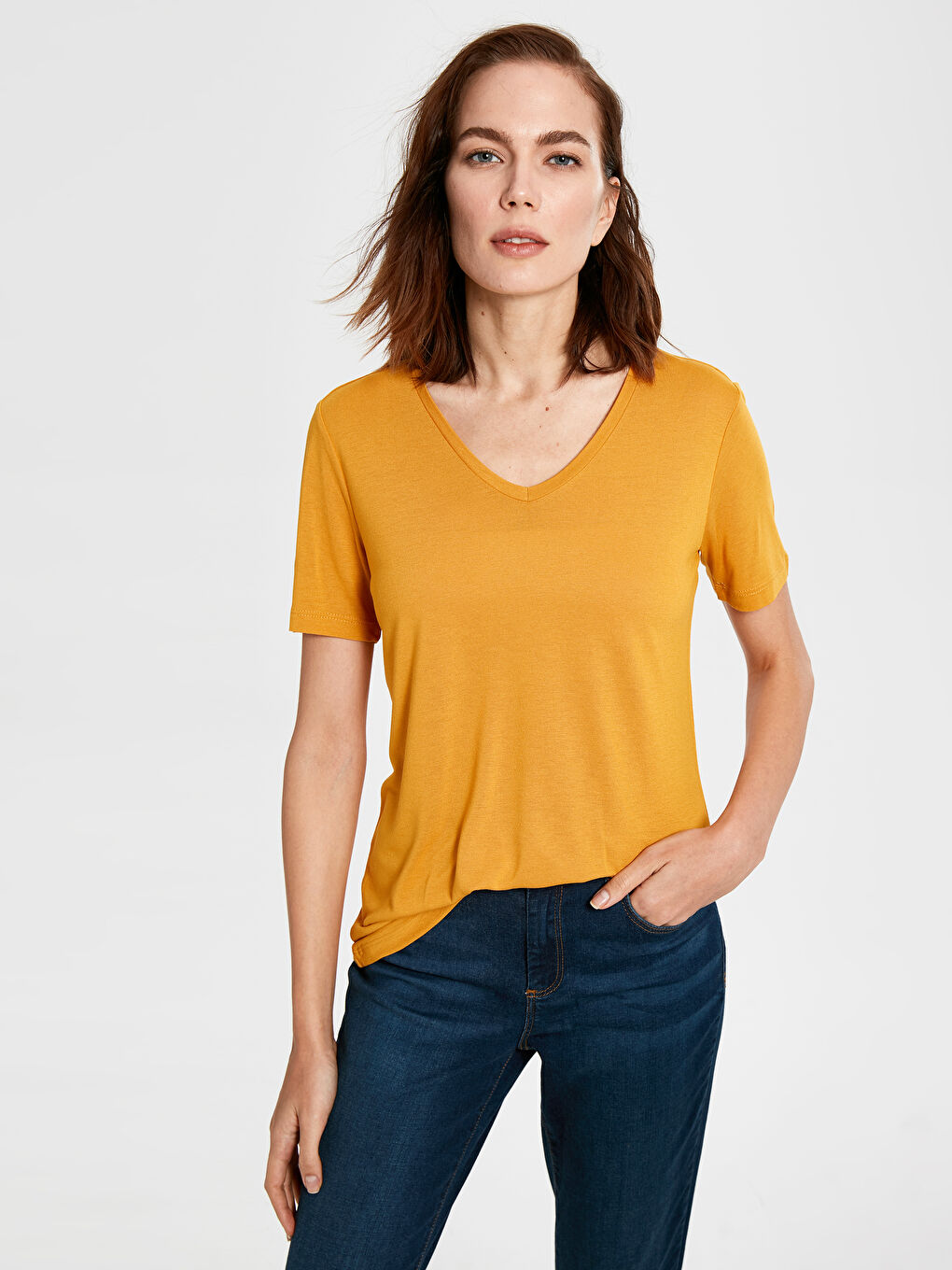 Sarı V Yaka Viskon Kısa Kollu Kadın Tişört