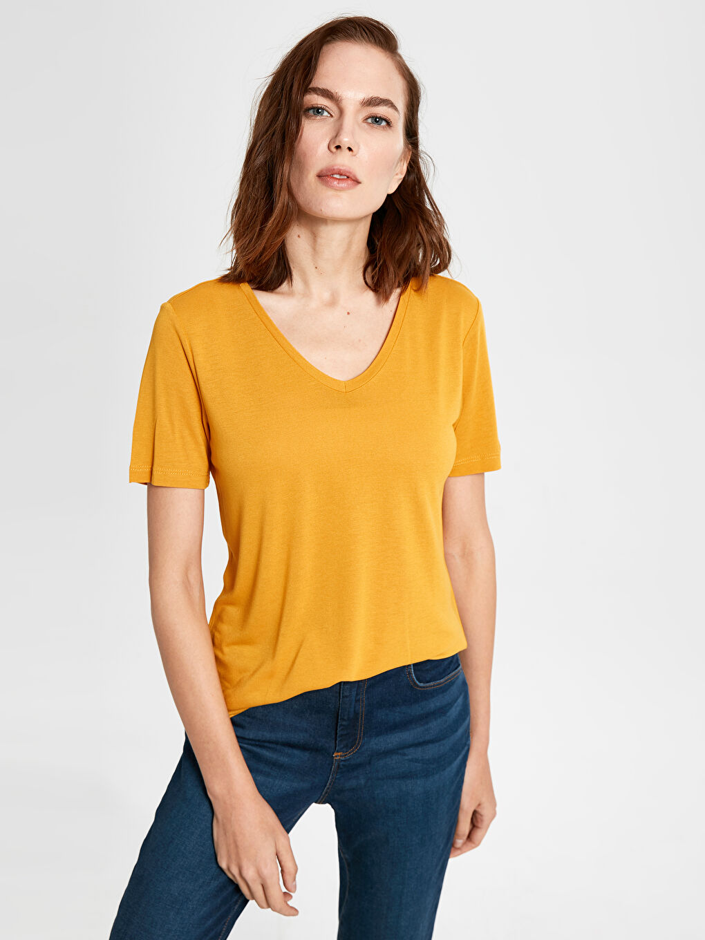 Sarı V Yaka Viskon Kısa Kollu Kadın Tişört-1