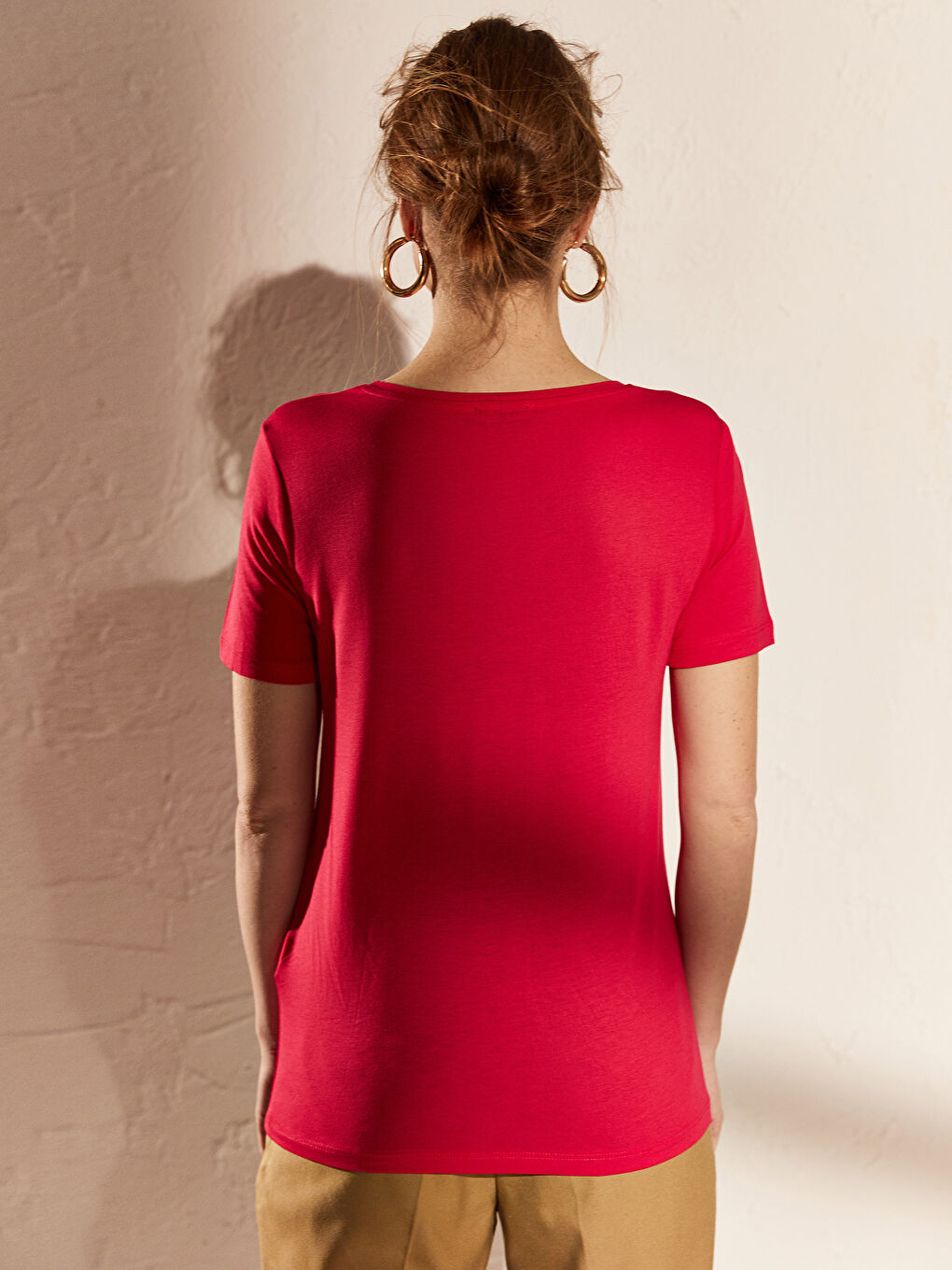 Pembe V Yaka Viskon Kısa Kollu Kadın Tişört-3