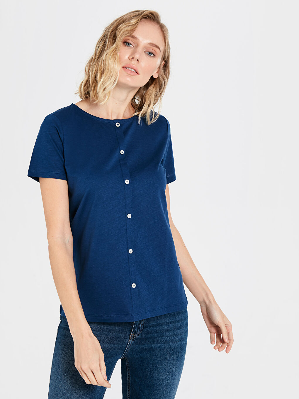 Lacivert Düğme Detaylı Pamuklu Kısa Kollu Kadın Tişört-1