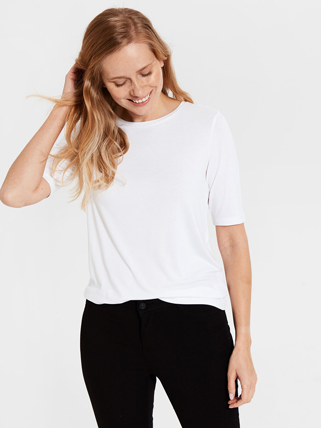 تي شيرت أبيض نساء-1