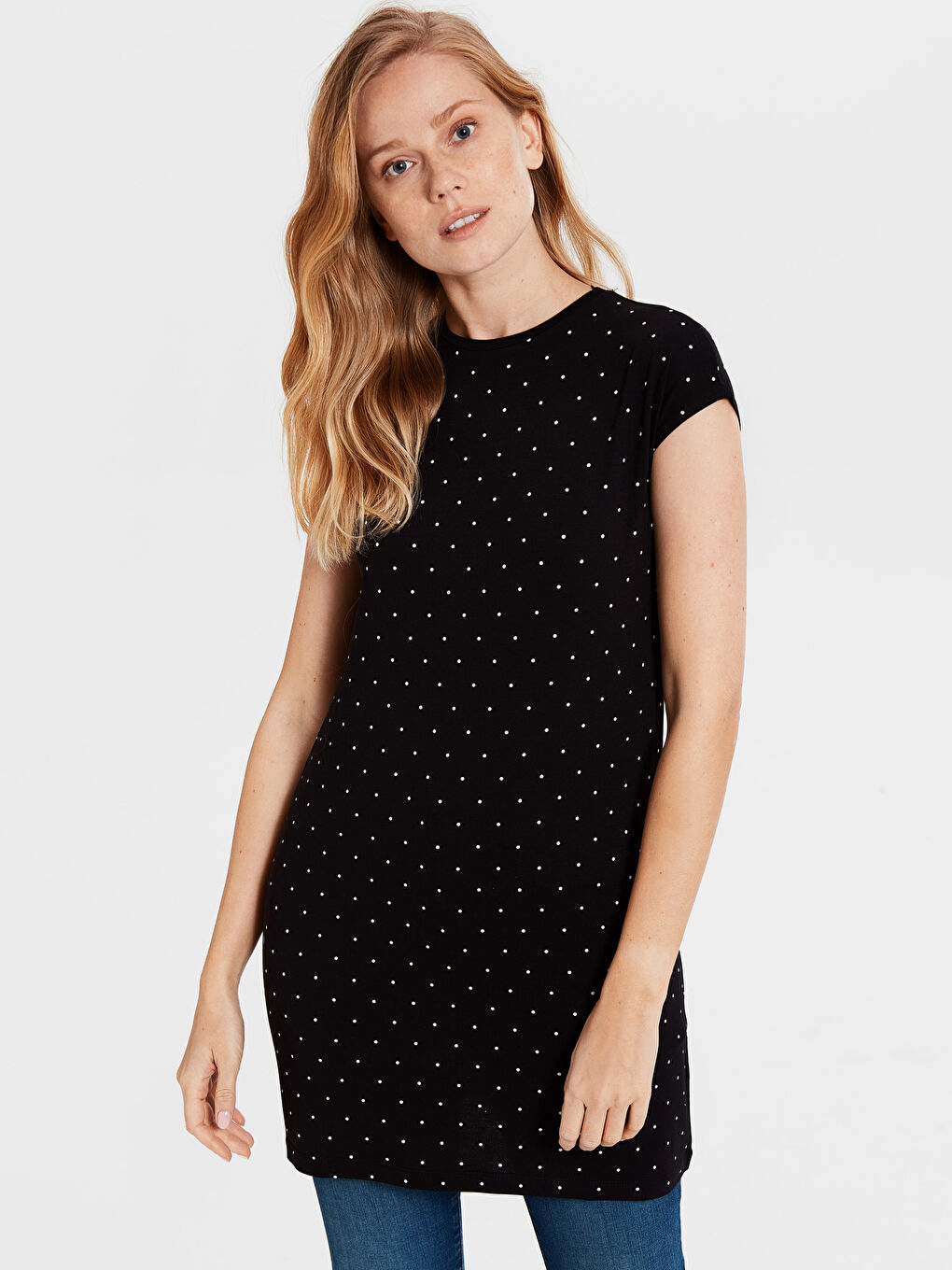 Siyah Puantiyeli Viskon Kısa Kollu Kadın Tunik