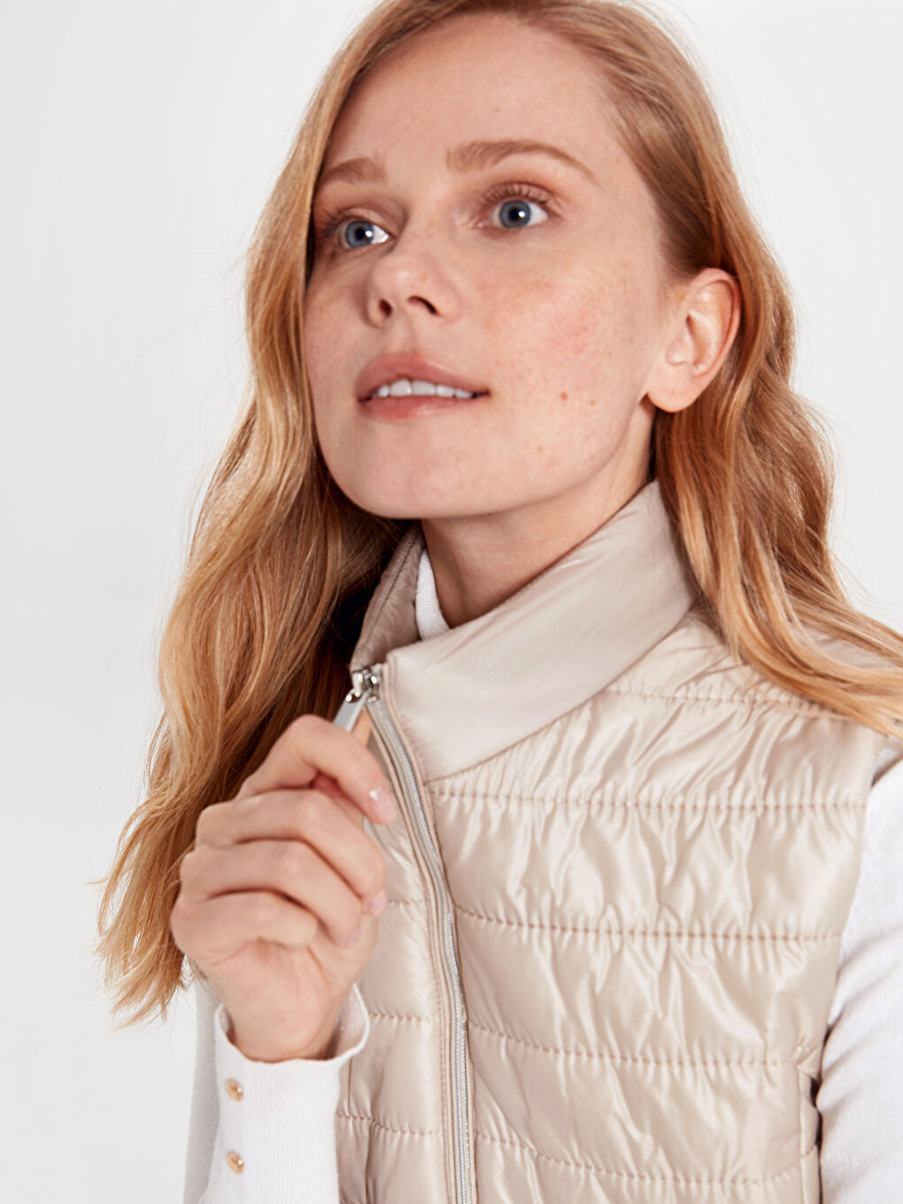 Bej Dik Yaka Standart Fit Kadın Dik Yaka Şişme Yelek-3