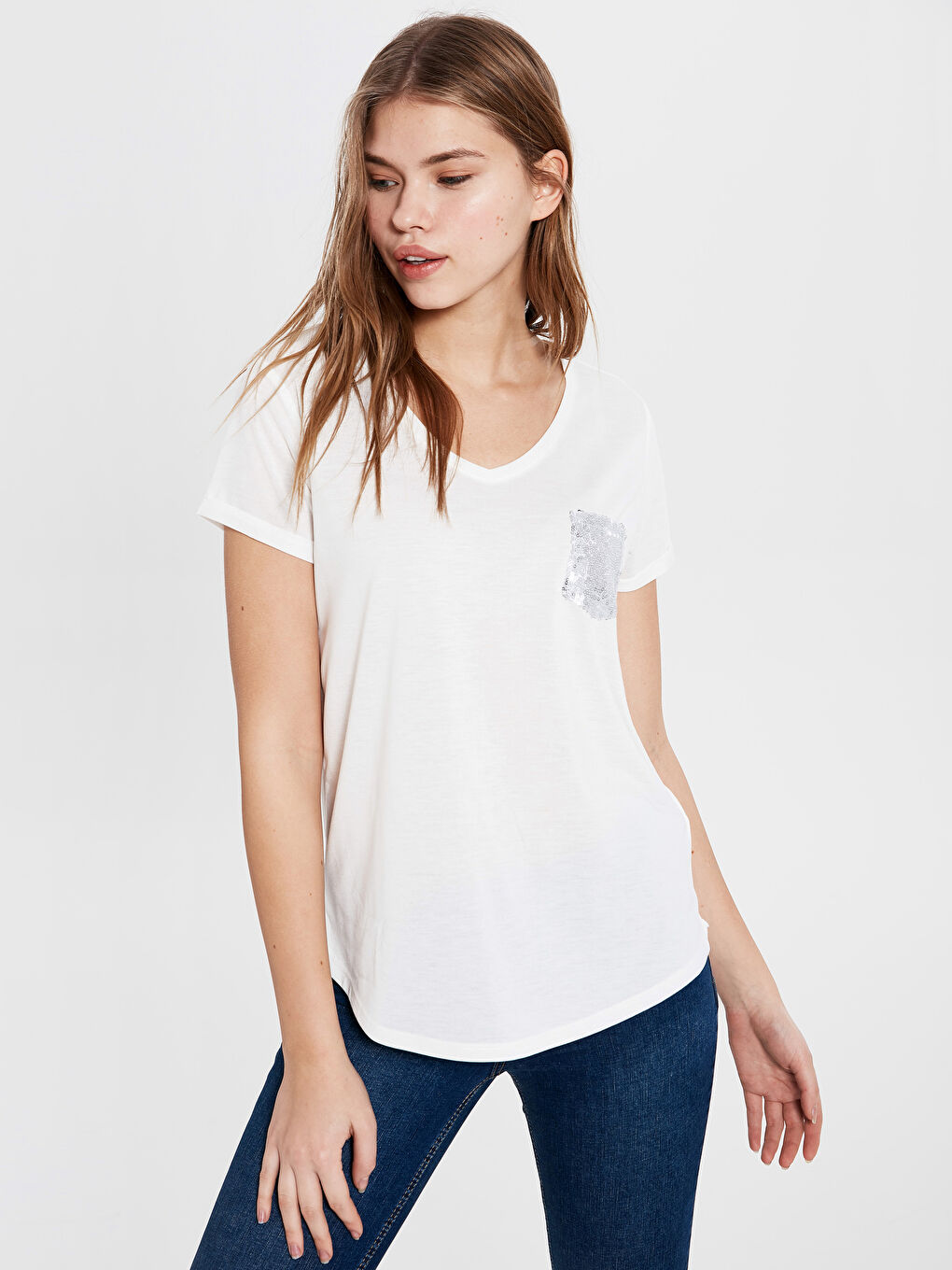 Ekru V Yaka Kısa Kollu Kadın Tişört-1