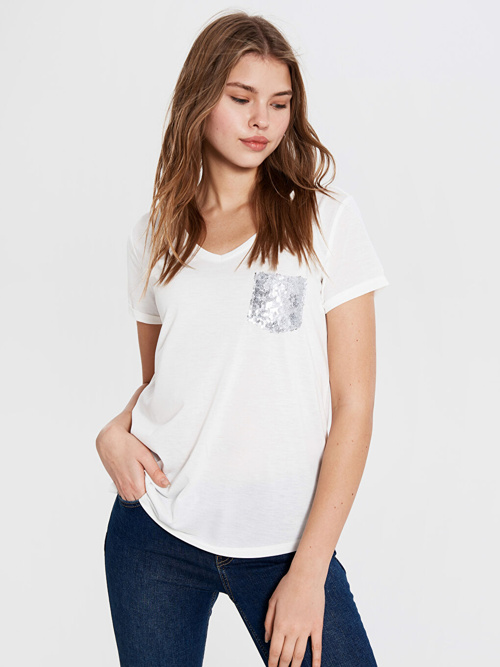 Ekru V Yaka Kısa Kollu Kadın Tişört-2