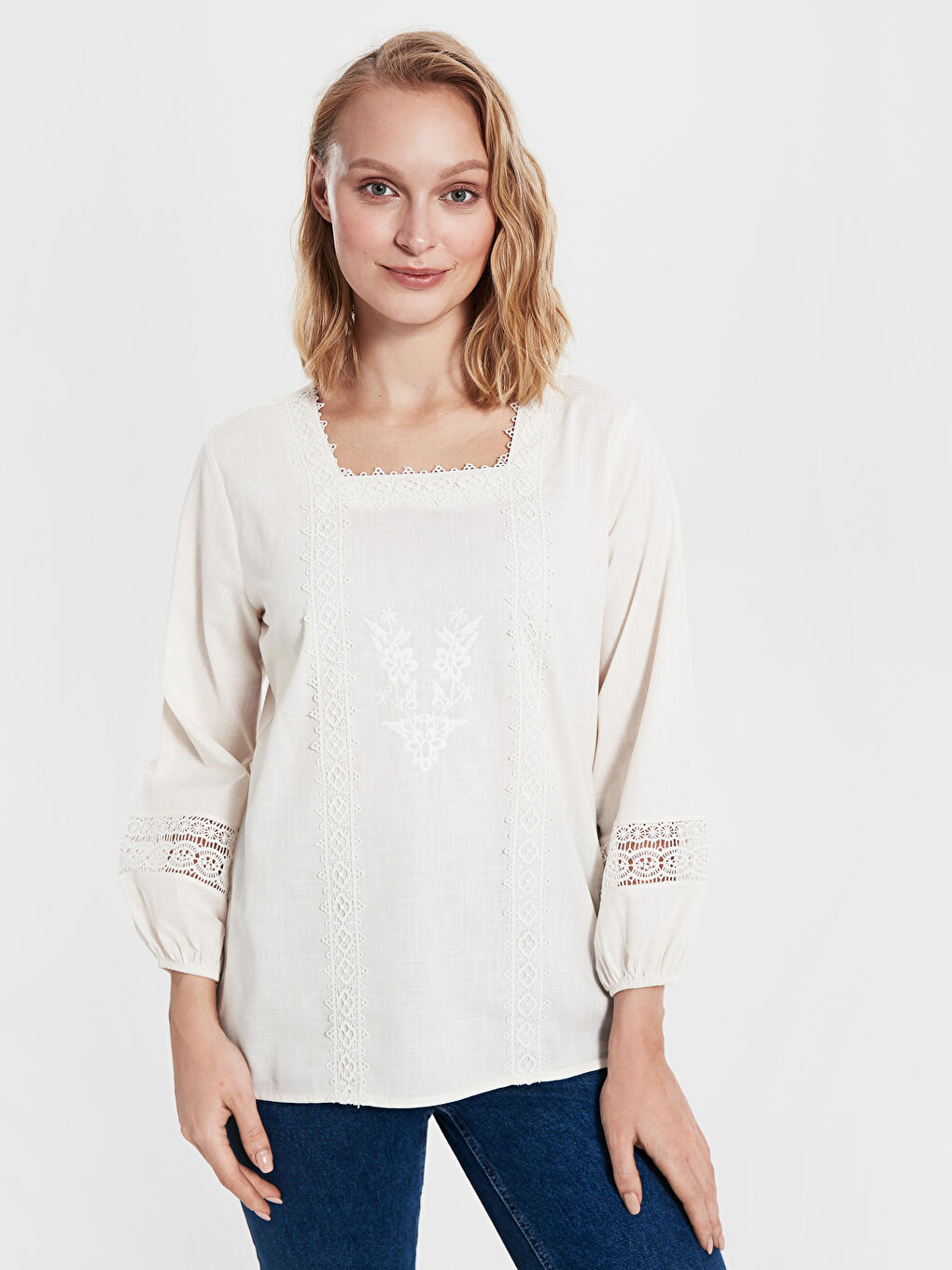 Ekru Dantel Detaylı Pamuklu Kadın Bluz-1