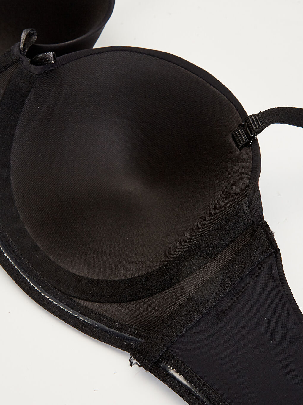 Siyah Balenli Fiyonk Detaylı Straplez Sütyen-2