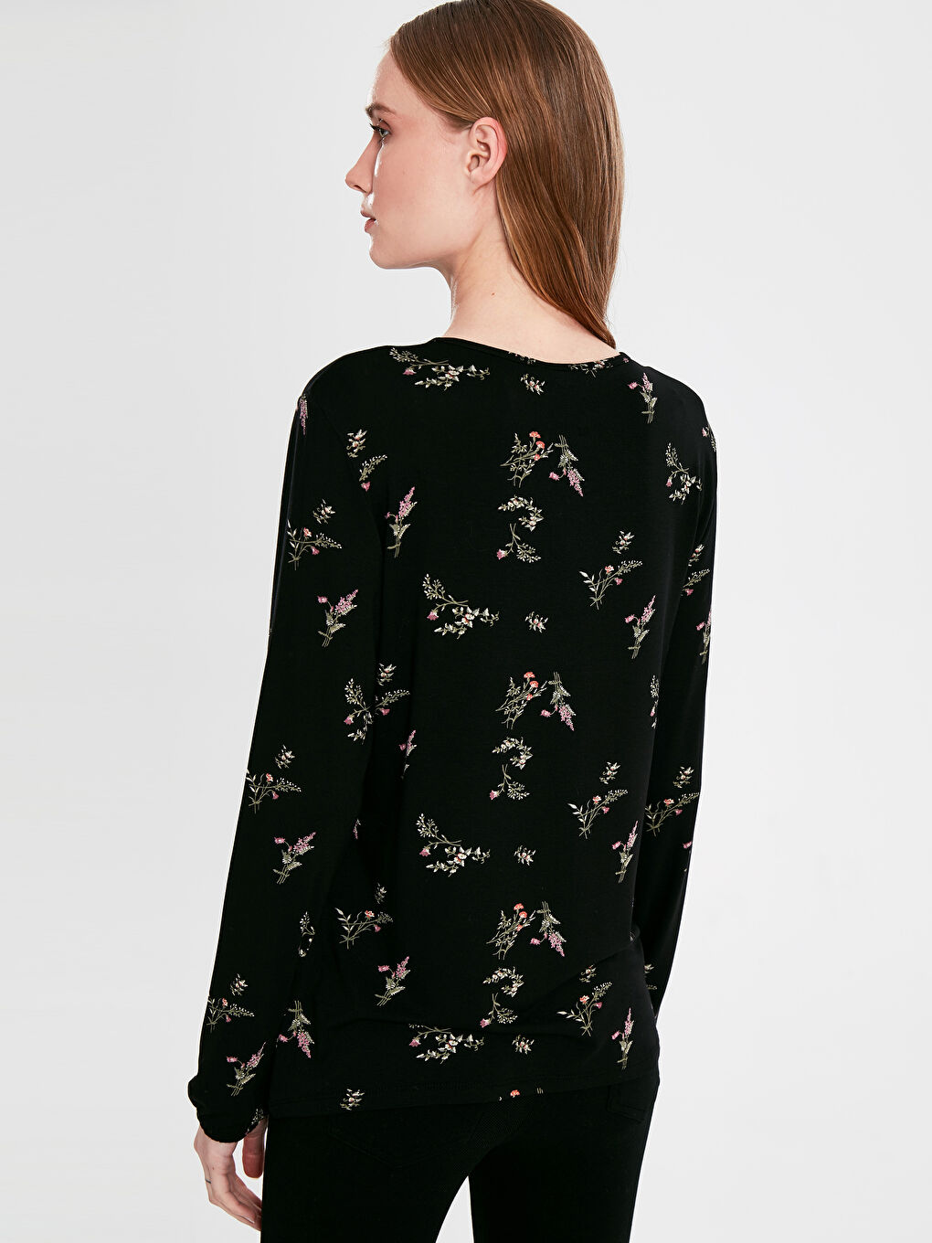 Siyah Bağlamalı Yaka Uzun Kollu Kadın Tişört-2