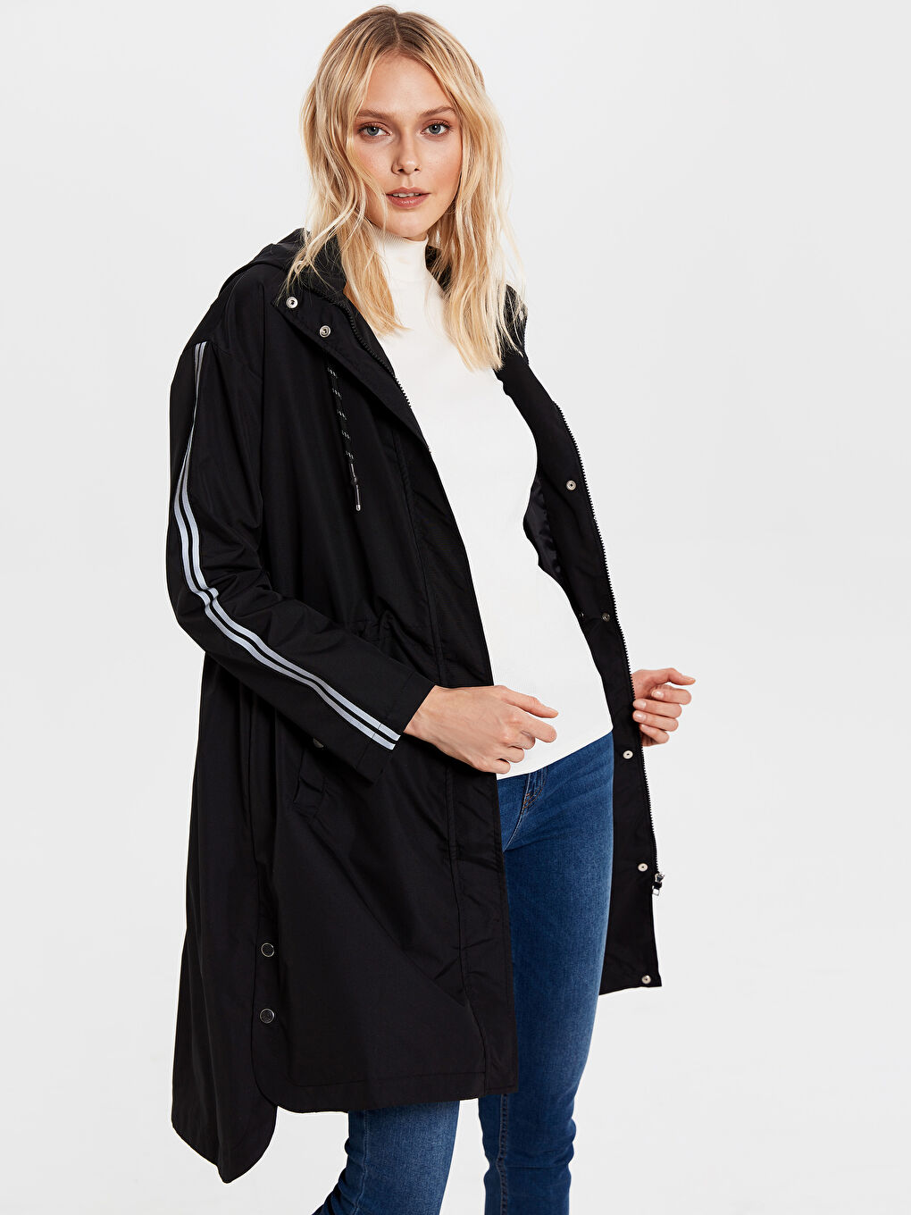 Siyah Kadın Kapüşonlu Düz Yağmurluk