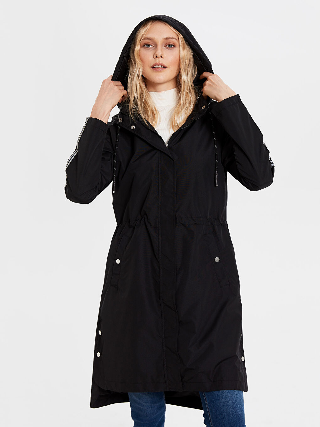 Siyah Kadın Kapüşonlu Düz Yağmurluk-2
