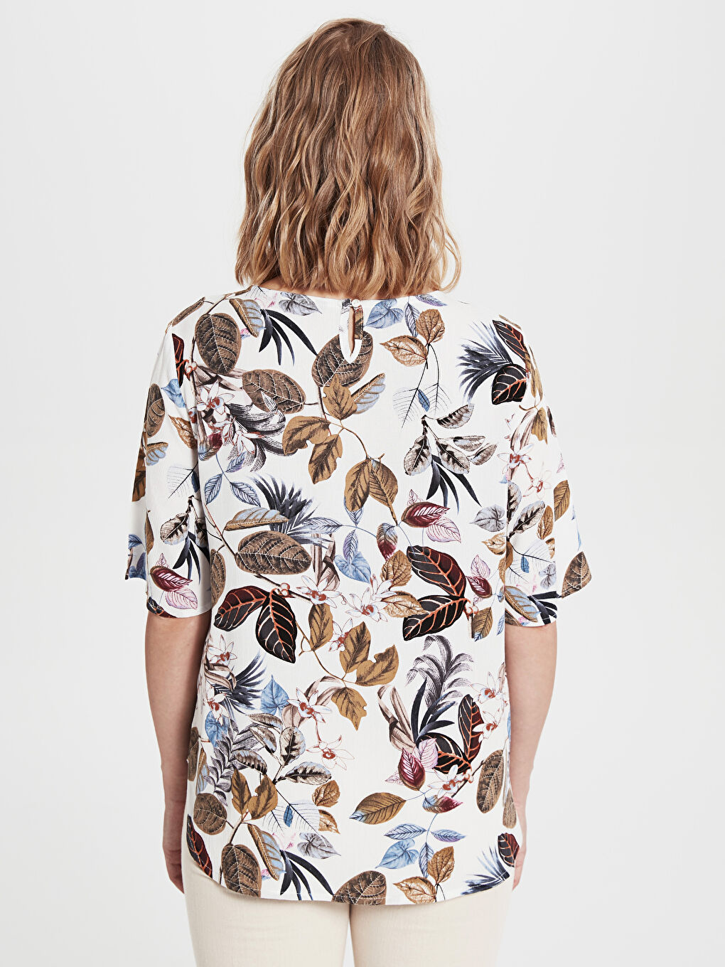 Ekru Bisiklet Yaka Desenli Kısa Kollu Viskon Kadın Bluz-2