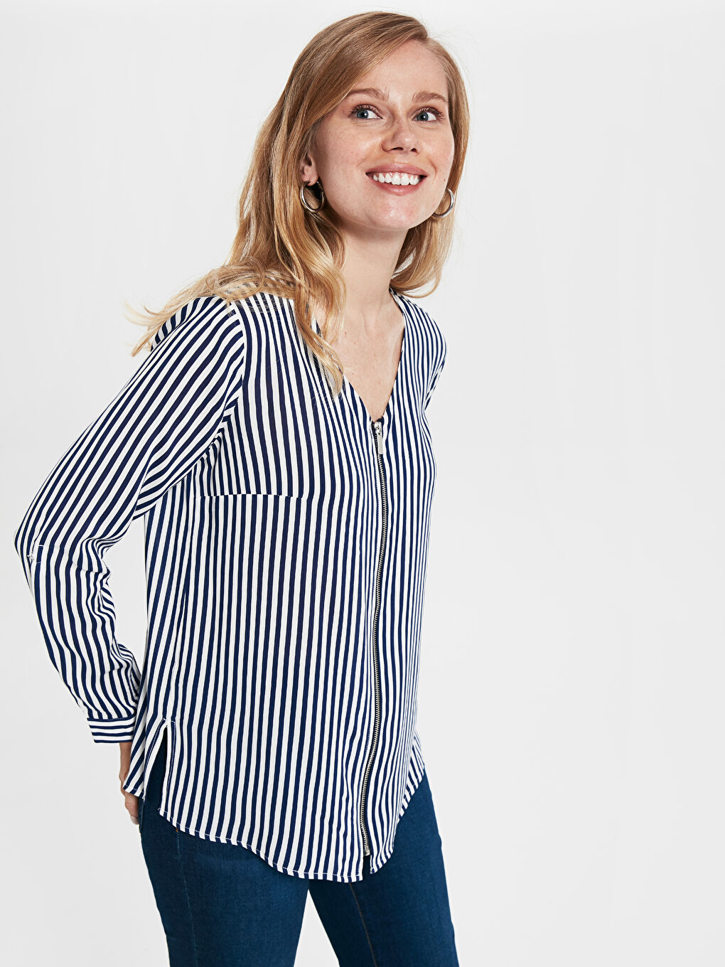 Полосатая вискозная женская рубашка с длинным рукавом-1