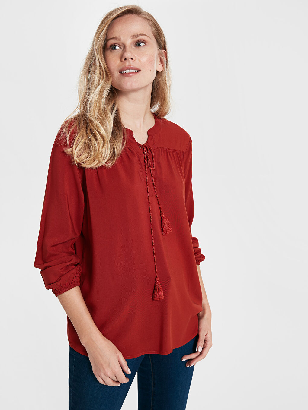 Bluza za Žene od Viskoze sa Kragnom na Vezanje, Regularnog Kroja i Dugih Rukava-1