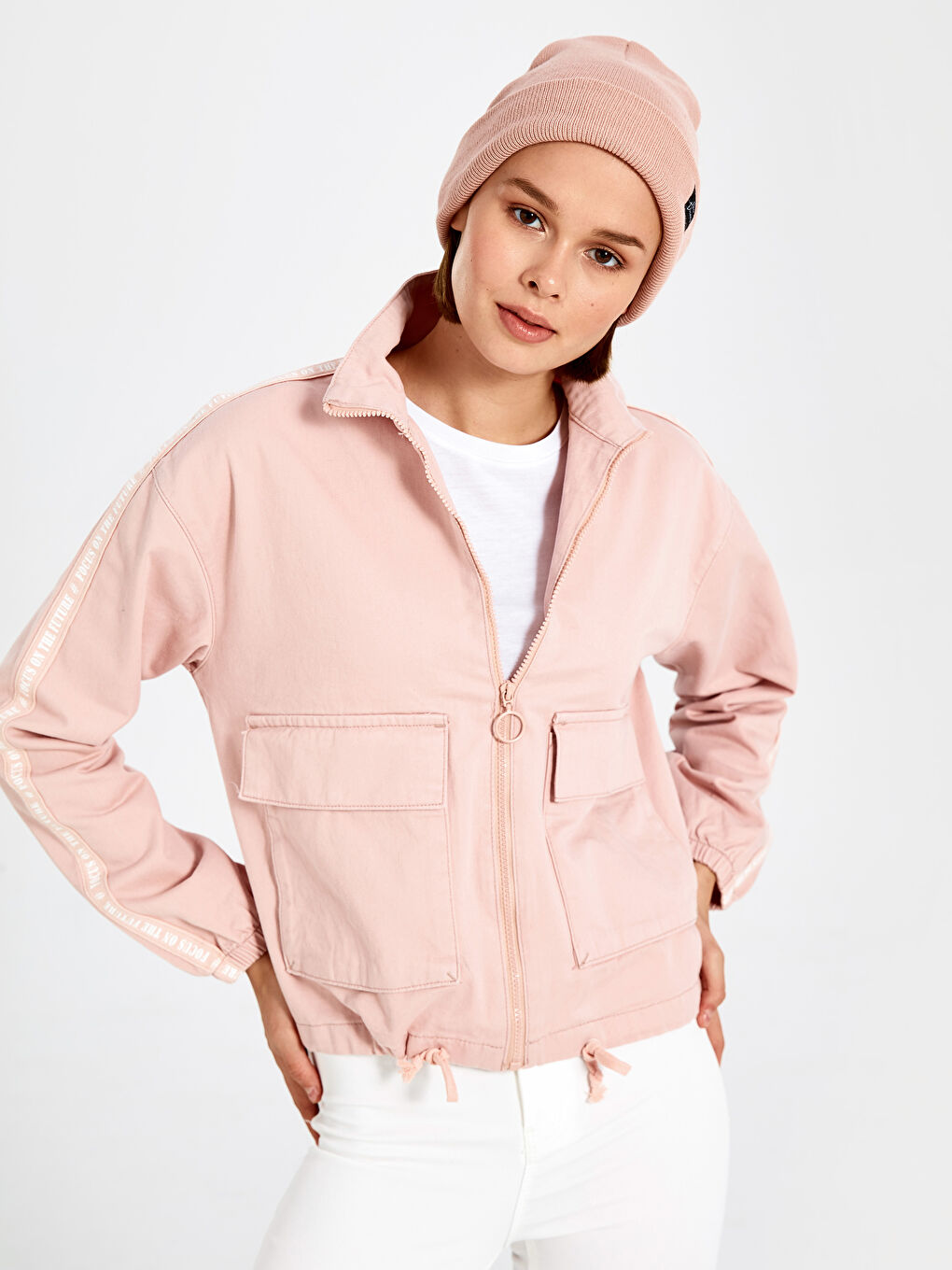 Pembe Dik Yaka Uzun Kollu Kadın Mont