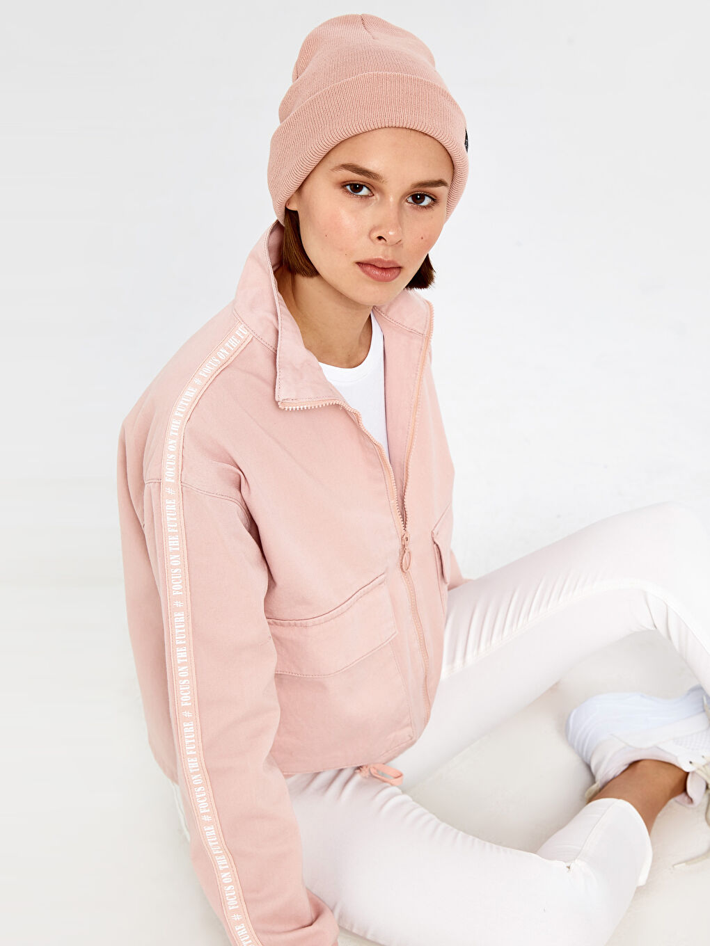 Pembe Dik Yaka Uzun Kollu Kadın Mont-1