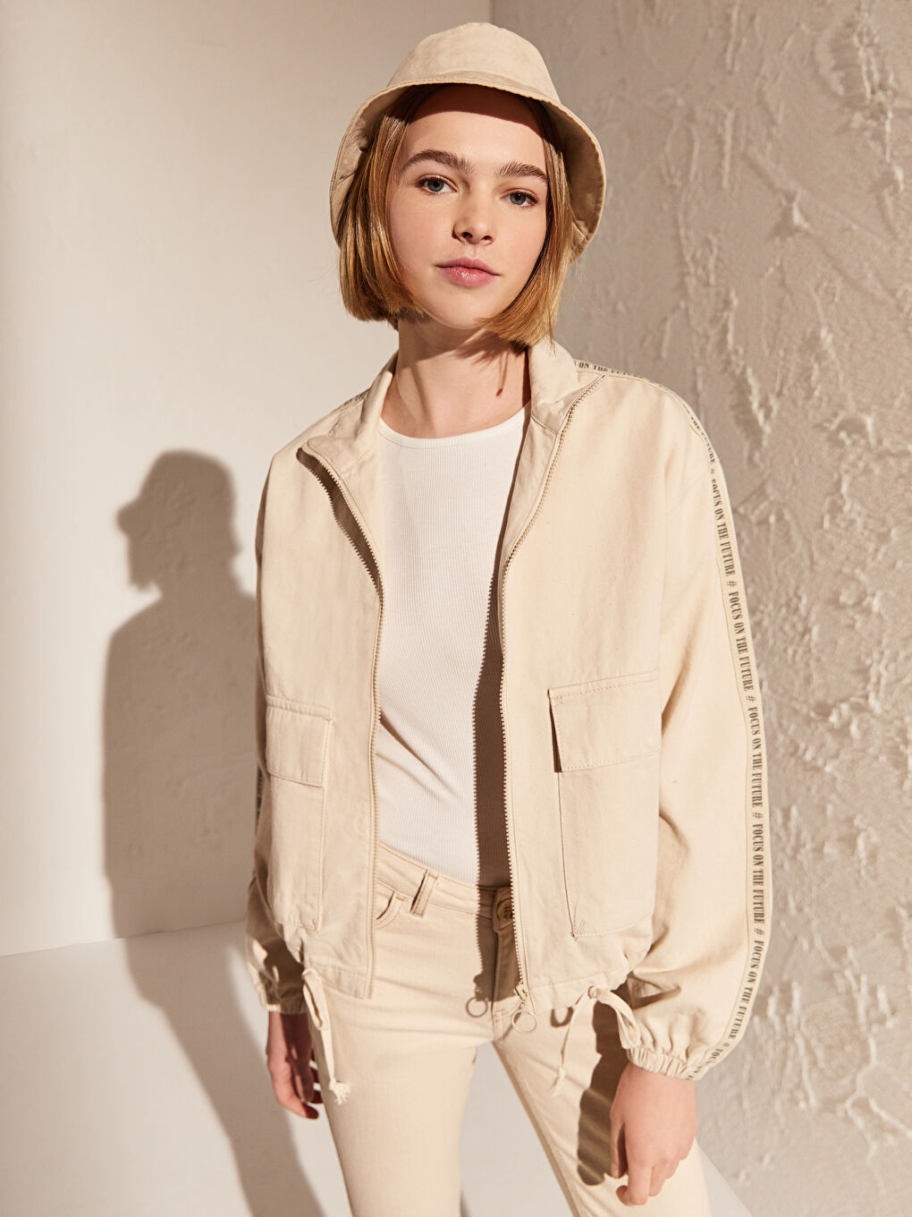 Әйелдерге арналған ұзын жеңді биік жағалы куртка-2