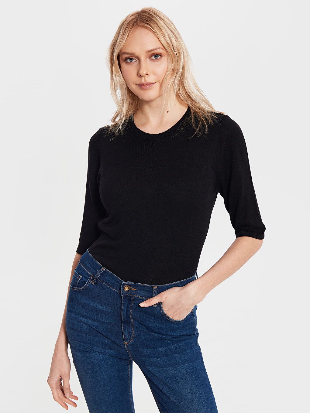Woman BLACK Sweater
