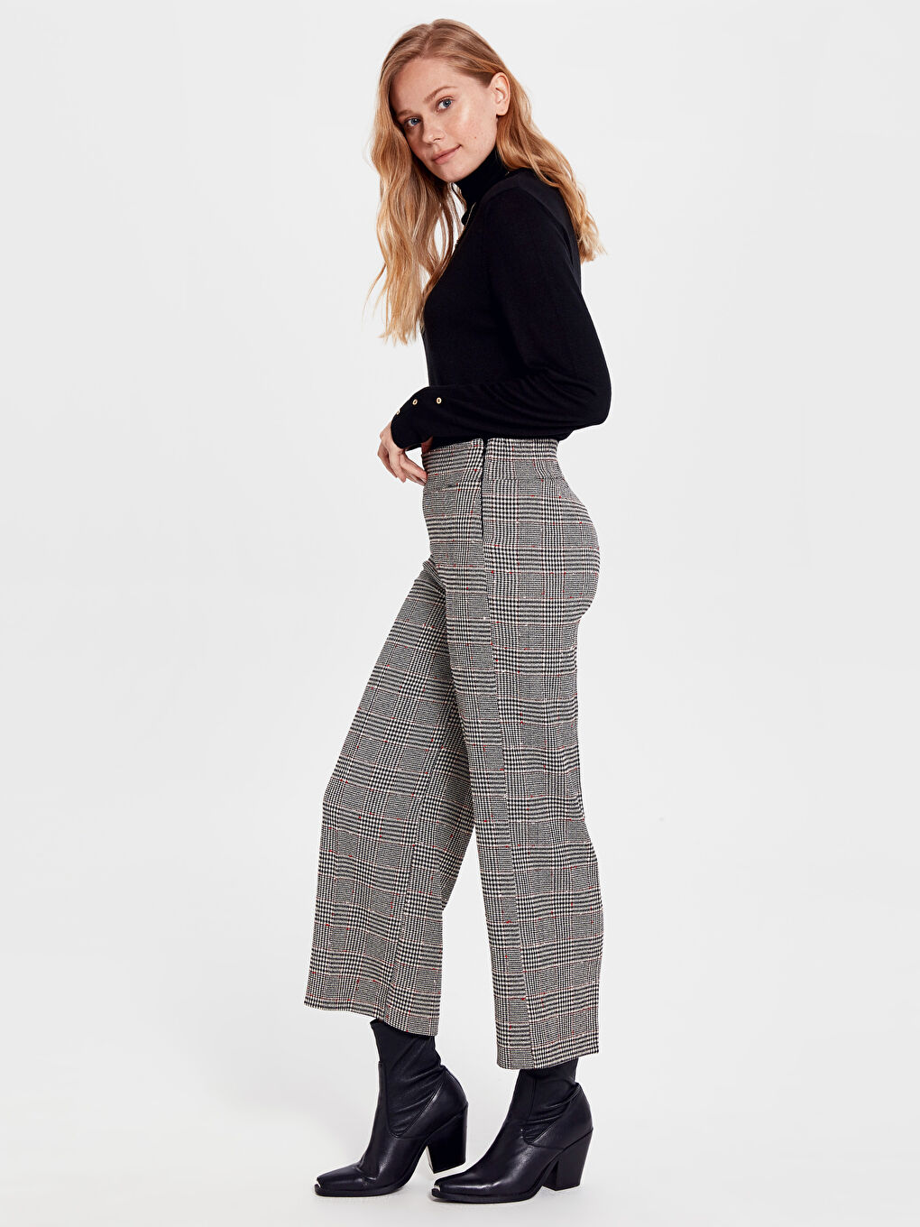 Ekru Bilek Boy Geniş Paça Ekose Pantolon