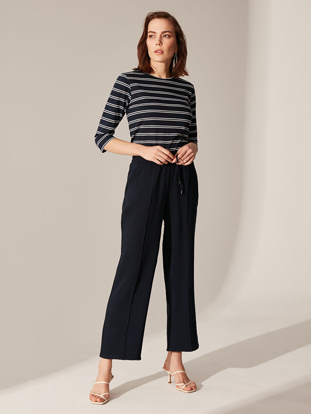 Lacivert Beli Lastikli Geniş Paça Pantolon-3