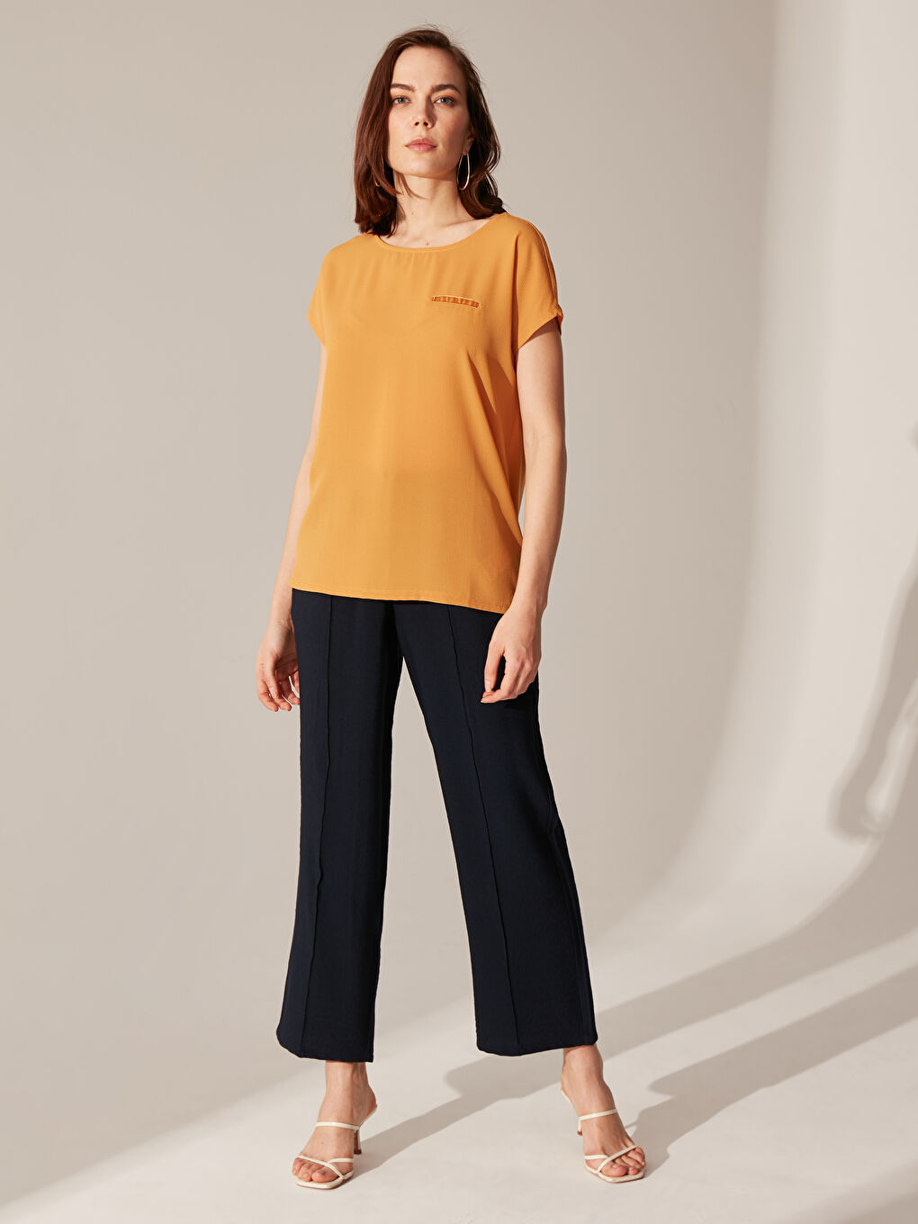 Sarı Bisiklet Yaka Standart Fit Kısa Kollu Penye Kadın Esnek Viskon Tişört-2