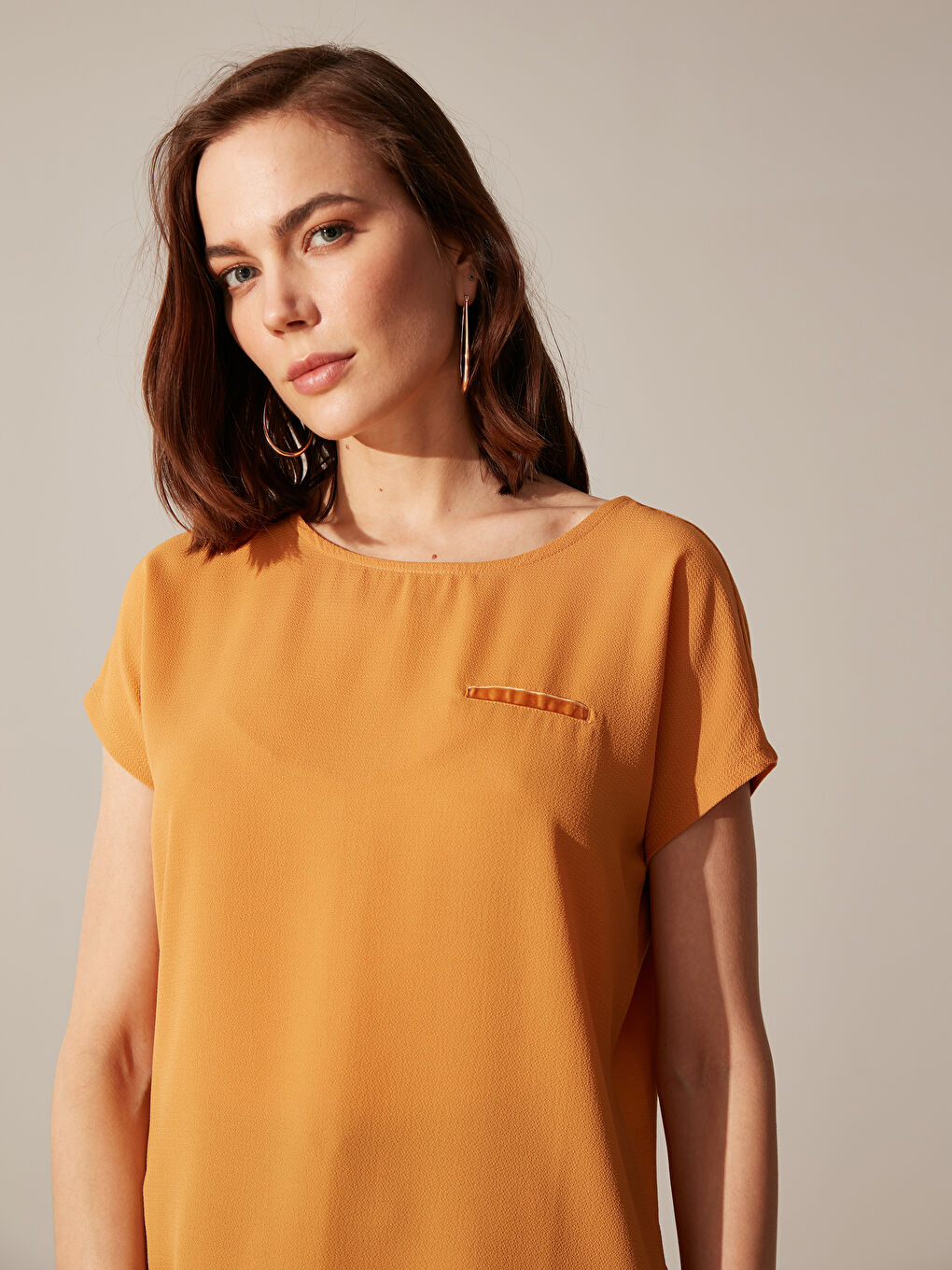 Sarı Bisiklet Yaka Standart Fit Kısa Kollu Penye Kadın Esnek Viskon Tişört-3