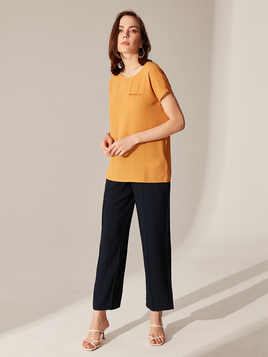 Sarı Bisiklet Yaka Standart Fit Kısa Kollu Penye Kadın Esnek Viskon Tişört-4