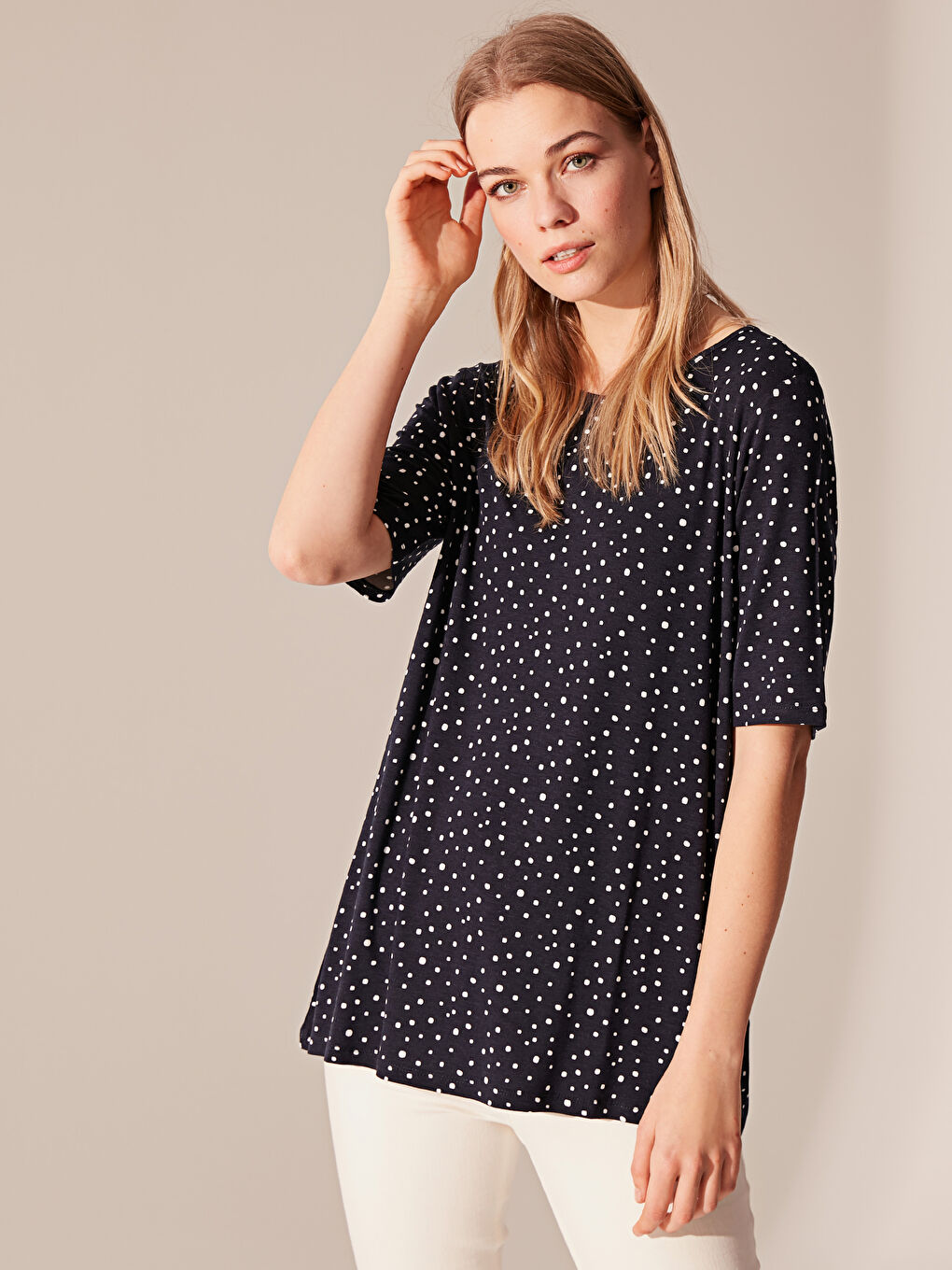 Lacivert Bisiklet Yaka Kısa Kollu Kadın Tişört