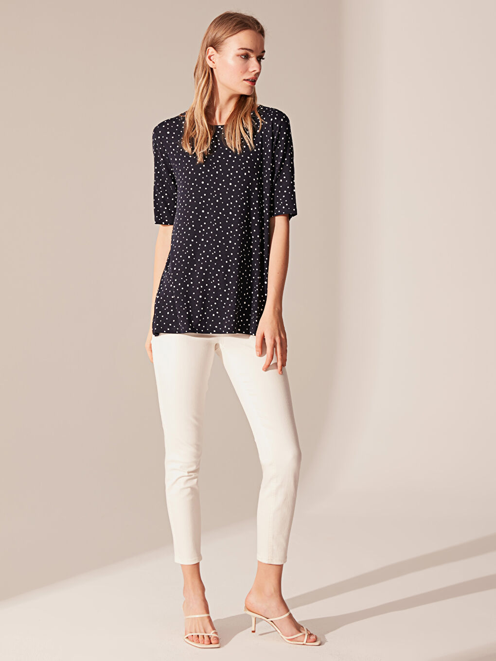 Lacivert Bisiklet Yaka Kısa Kollu Kadın Tişört-3