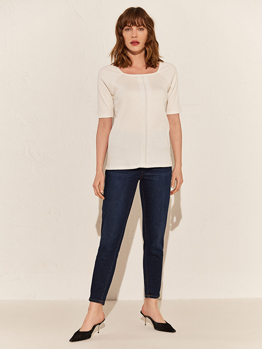 T-shirt pour Femmes à Manches Courtes Brodé à Col Carré-2